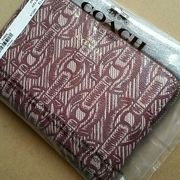 ✅ NEW WITH TAGS❗️COACH CORNER ZIP WRISTLET ✅  - Picture 7 of 9